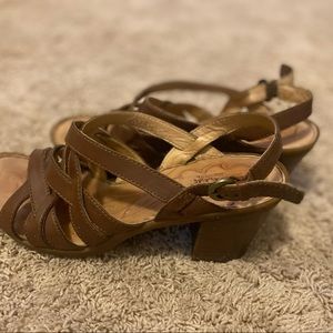 Women’s born heels brown sandals size 10